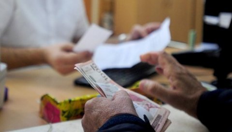 СЈАЈНЕ ВЕСТИ ЗА ПЕНЗИОНЕРЕ: Стиже новац на рачуне, исплата креће за 2 дана СЈАЈНЕ ВЕСТИ ЗА ПЕНЗИОНЕРЕ: Стиже новац на рачуне, исплата креће за 2 дана