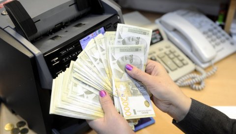 ДРЖАВА ОД СУТРА ИСПЛАЋУЈЕ НОВАЦ: Ево ко и где треба да се јави ДРЖАВА ОД СУТРА ИСПЛАЋУЈЕ НОВАЦ: Ево ко и где треба да се јави