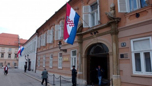 HRVATI ODMAH REŠILI PROBLEM: Nema para za štrajkače u prosveti HRVATI ODMAH REŠILI PROBLEM: Nema para za štrajkače u prosveti