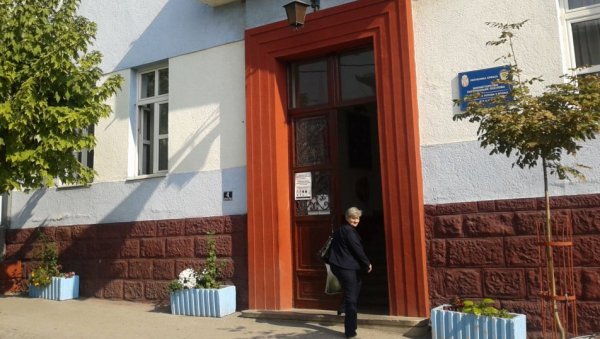 ХАПШЕЊЕ КОД ВРАЊА: Насилник тукао жену, па ошамарио полицајца ХАПШЕЊЕ КОД ВРАЊА: Насилник тукао жену, па ошамарио полицајца
