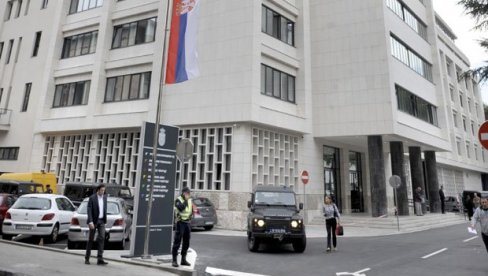 PESNICOM UDARIO POLICAJCA: Saslušan osumnjičeni za razbojništvo i napad na službeno lice PESNICOM UDARIO POLICAJCA: Saslušan osumnjičeni za razbojništvo i napad na službeno lice