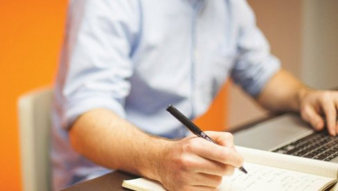 TEŠKO PRONAĆI RADNIKA: Svaki treći zaposleni u Evropi nema osnovne digitalne veštine TEŠKO PRONAĆI RADNIKA: Svaki treći zaposleni u Evropi nema osnovne digitalne veštine