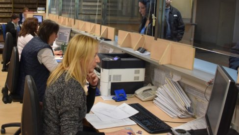 PRVI SLOBODAN TERMIN 10. JUN U 8 SATI: Gužve zbog pasoša pred početak sezone PRVI SLOBODAN TERMIN 10. JUN U 8 SATI: Gužve zbog pasoša pred početak sezone