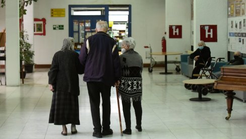 VELIKE PROMENE PRED ŽENAMA KOJE TEK TREBA DA SE PENZIONIŠU: Evo kako će se menjati starosna granica u narednim godinama VELIKE PROMENE PRED ŽENAMA KOJE TEK TREBA DA SE PENZIONIŠU: Evo kako će se menjati starosna granica u narednim godinama