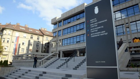 КЕЦМАНОВИЋИ МОРАЈУ ДА ПЛАТЕ МИЛИОНЕ РАЊЕНОЈ НАСТАВНИЦИ: Виши суд донео одлуку о накнади штете КЕЦМАНОВИЋИ МОРАЈУ ДА ПЛАТЕ МИЛИОНЕ РАЊЕНОЈ НАСТАВНИЦИ: Виши суд донео одлуку о накнади штете