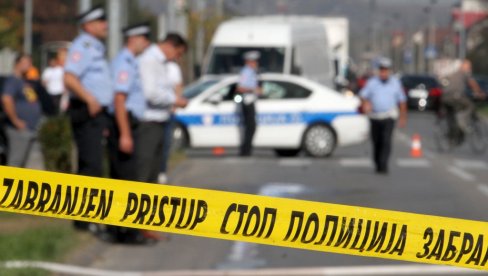 POŠTAR SE NAPIO U KAFANI, PA IZAZVAO HAOS: Počeo da deli novac od penzija, gosti se potukli ko će više da uzme POŠTAR SE NAPIO U KAFANI, PA IZAZVAO HAOS: Počeo da deli novac od penzija, gosti se potukli ko će više da uzme
