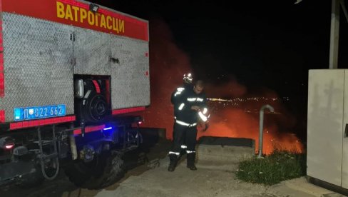 ГОРЕО АУТОБУС У МЛАДЕНОВЦУ: Ватрогасци успели да се изборе са ватреном буктињом ГОРЕО АУТОБУС У МЛАДЕНОВЦУ: Ватрогасци успели да се изборе са ватреном буктињом