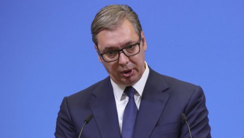 ВУЧИЋ О СНИМКУ КАСАПЉЕЊА ТОРТЕ СА ЊЕГОВИМ ЛИКОМ: То најбоље показује вододелницу између нас и њих ВУЧИЋ О СНИМКУ КАСАПЉЕЊА ТОРТЕ СА ЊЕГОВИМ ЛИКОМ: То најбоље показује вододелницу између нас и њих