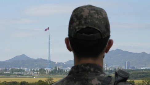 KREĆE NAPLATA: Južna Koreja neće ostati dužna Kimu zbog lansiranja balističke rakete KREĆE NAPLATA: Južna Koreja neće ostati dužna Kimu zbog lansiranja balističke rakete
