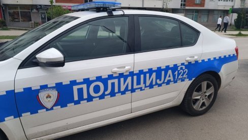 MALOLETNICU (15) DRŽAO ZAKLJUČANU, UDARAO JE I UBADAO NOŽEM: Uspela akcija policije u Istočnom Sarajevu, uhapšen otmičar MALOLETNICU (15) DRŽAO ZAKLJUČANU, UDARAO JE I UBADAO NOŽEM: Uspela akcija policije u Istočnom Sarajevu, uhapšen otmičar