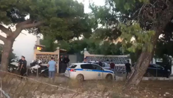 ГРЧКА РАЗБИЛА МРЕЖУ КРИЈУМЧАРА: Зарадили скоро 5 милиона евра на мигрантима ГРЧКА РАЗБИЛА МРЕЖУ КРИЈУМЧАРА: Зарадили скоро 5 милиона евра на мигрантима