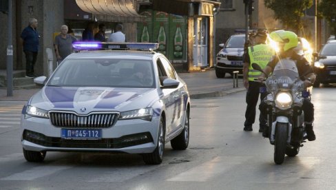 БИЗАРНА ТУЧА У ЛЕСКОВЦУ: Окршај између два старија суграђанина, деда од скоро 100 година завршио са повредама главе БИЗАРНА ТУЧА У ЛЕСКОВЦУ: Окршај између два старија суграђанина, деда од скоро 100 година завршио са повредама главе