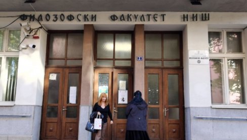 ТЕРОР И ФАШИЗАМ НА ФИЛОЗОФСКОМ ФАКУЛТЕТУ У НИШУ: Деканка брутално вређа професоре који су већински против блокада и тражи оставке ТЕРОР И ФАШИЗАМ НА ФИЛОЗОФСКОМ ФАКУЛТЕТУ У НИШУ: Деканка брутално вређа професоре који су већински против блокада и тражи оставке