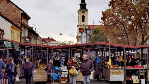 ОЗБИЉАН ФУДБАЛ НА ПИЈАЦИ: Несвакидашња сцена у београдској општини ОЗБИЉАН ФУДБАЛ НА ПИЈАЦИ: Несвакидашња сцена у београдској општини