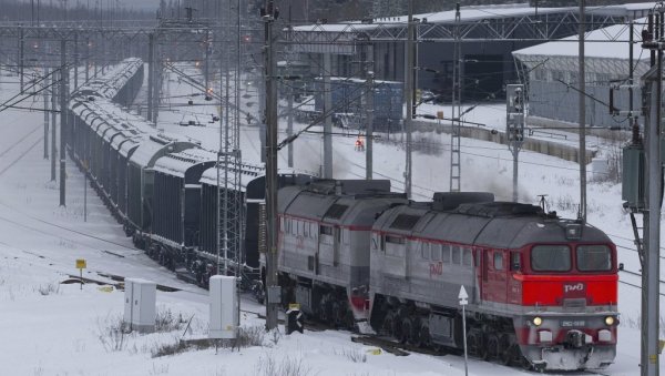 ВОЗ НАЛЕТЕО НА ЕКСПЛОЗИВ У РУСИЈИ: Направа постављена испод шина (ФОТО) ВОЗ НАЛЕТЕО НА ЕКСПЛОЗИВ У РУСИЈИ: Направа постављена испод шина (ФОТО)