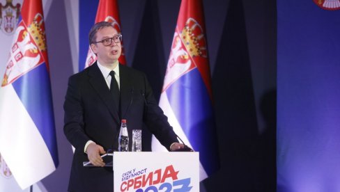 PLATE I PENZIJE RASTU, GRAĐANI NEMAJU RAZLOGA ZA BRIGU: Predsednik Vučić najavio još jedno povećanje primanja PLATE I PENZIJE RASTU, GRAĐANI NEMAJU RAZLOGA ZA BRIGU: Predsednik Vučić najavio još jedno povećanje primanja