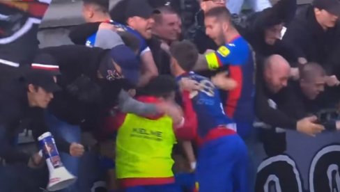 BRUKA NOVOSAĐANA: Navijači Vojvodine vređali trenera Kragujevca na nacionalnoj osnovi, a pobedu im doneo - Seid (FOTO) BRUKA NOVOSAĐANA: Navijači Vojvodine vređali trenera Kragujevca na nacionalnoj osnovi, a pobedu im doneo - Seid (FOTO)
