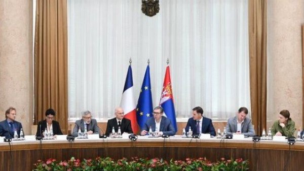 ИНВЕСТИЦИЈЕ У ПРИОРИТЕТНИМ СЕКТОРИМА И УЧЕШЋЕ У ЕКСПУ: Председник Вучић се огласио након састанка са МЕДЕФ-ом (ФОТО) ИНВЕСТИЦИЈЕ У ПРИОРИТЕТНИМ СЕКТОРИМА И УЧЕШЋЕ У ЕКСПУ: Председник Вучић се огласио након састанка са МЕДЕФ-ом (ФОТО)