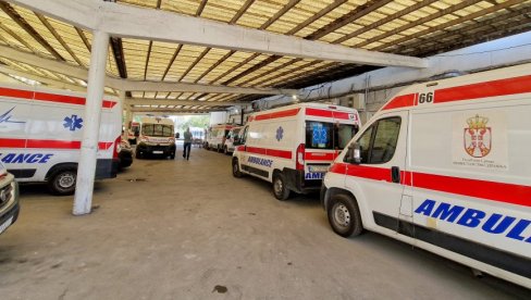 СУДАР СЕ ДОГОДИО КОД ПОШТЕ: Два мушкарца повређена у Земуну СУДАР СЕ ДОГОДИО КОД ПОШТЕ: Два мушкарца повређена у Земуну