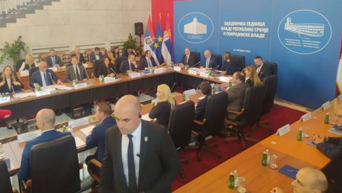 ZAJEDNO O INVESTICIJAMA: U Novom Sadu počela sednica Pokrajinske i Vlade Srbije ZAJEDNO O INVESTICIJAMA: U Novom Sadu počela sednica Pokrajinske i Vlade Srbije