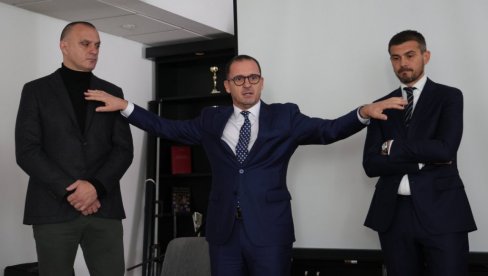 ЉУДИ, ПА ТО ЈЕ СКАНДАЛ! Предраг Мијатовић посебно бесан на једног партизановца ЉУДИ, ПА ТО ЈЕ СКАНДАЛ! Предраг Мијатовић посебно бесан на једног партизановца