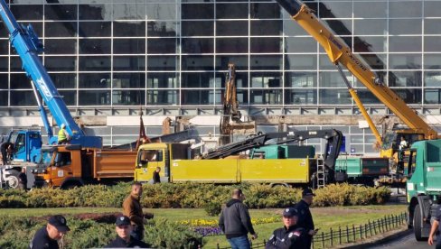 ВУЧИЋА ПОСЛЕ ПАДА НАДСТРЕШНИЦЕ ПОЗВАО СТРАНАЦ: Свашта сам му изговорио због онога што ми је рекао ВУЧИЋА ПОСЛЕ ПАДА НАДСТРЕШНИЦЕ ПОЗВАО СТРАНАЦ: Свашта сам му изговорио због онога што ми је рекао