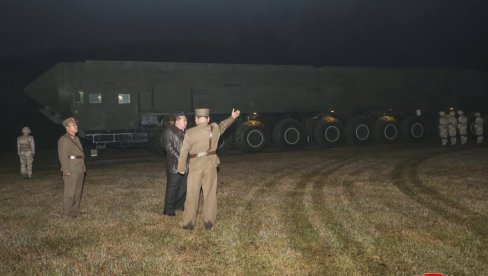 КИМ ИСПАЛИО МИСТЕРИОЗНУ РАКЕТУ: После хиперсоничне стиже још једна - Запад у забринут за технолошки напредак Пјонгјанга КИМ ИСПАЛИО МИСТЕРИОЗНУ РАКЕТУ: После хиперсоничне стиже још једна - Запад у забринут за технолошки напредак Пјонгјанга