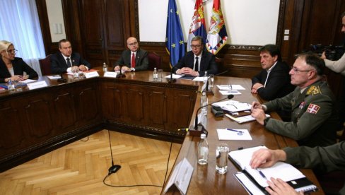БЕЗБЕДНОСНА СИТУАЦИЈА ЈЕ СТАБИЛНА Дачић након седнице Савета за националну безбедност: Држава ће бити јача од свих изазова (ВИДЕО) БЕЗБЕДНОСНА СИТУАЦИЈА ЈЕ СТАБИЛНА Дачић након седнице Савета за националну безбедност: Држава ће бити јача од свих изазова (ВИДЕО)