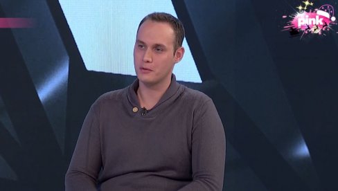 STUDENT OTKRIO: Blokade fakulteta krenule sa fakulteta gde je glavni Dinko Gruhonjić koji bi otvarao pabove u srpskim crkvama STUDENT OTKRIO: Blokade fakulteta krenule sa fakulteta gde je glavni Dinko Gruhonjić koji bi otvarao pabove u srpskim crkvama