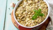 SALATA SA PEČURKAMA, PILETINOM I PIRINČEM: Recept za jednostavan, ukusan i brz obrok