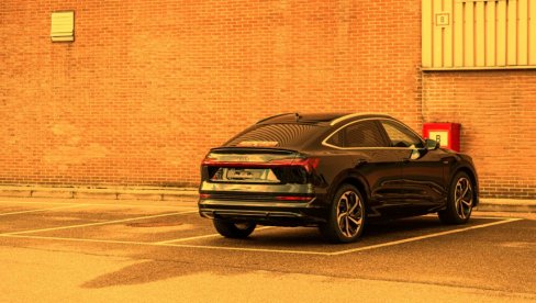 PARKIRAO BESPLATNO - SAČEKALA GA KAZNA OD OKO 10.000 DINARA: Nezaposlen sam i neću da platim - u Beču sam stalno tamo ostavljao auto PARKIRAO BESPLATNO - SAČEKALA GA KAZNA OD OKO 10.000 DINARA: Nezaposlen sam i neću da platim - u Beču sam stalno tamo ostavljao auto