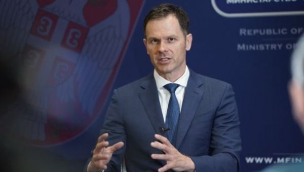 УСПЕШНА СРБИЈА ОЧИГЛЕДНО НЕКОМЕ НЕ ОДГОВАРА Мали: Они би да нестанемо са мапе Европе УСПЕШНА СРБИЈА ОЧИГЛЕДНО НЕКОМЕ НЕ ОДГОВАРА Мали: Они би да нестанемо са мапе Европе