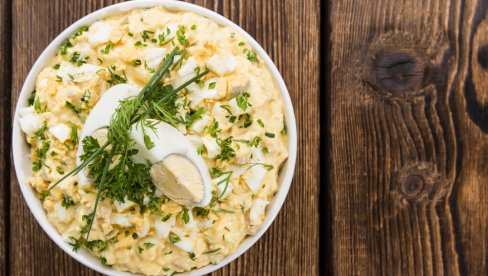 SALATA OD JAJA: Odlična kao prilog, a može biti i ukusan obrok SALATA OD JAJA: Odlična kao prilog, a može biti i ukusan obrok