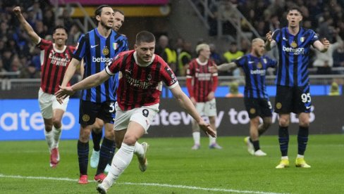 ITALIJA ODLEPILA ZBOG SRBINA! Luka Jović, otpisani momak kome se sada dive Apenini - reakcije na rafal u derbiju su urnebesne! (FOTO) ITALIJA ODLEPILA ZBOG SRBINA! Luka Jović, otpisani momak kome se sada dive Apenini - reakcije na rafal u derbiju su urnebesne! (FOTO)