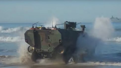 AMERIČKA REVOLUCIJA U AMFIBIJSKOM RATOVANJU: Američki oklopnjak koji pliva i pogađa s preciznošću snajpera (VIDEO)