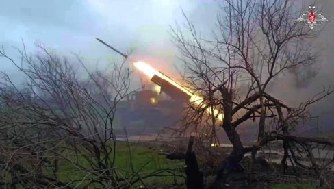 РАТ У УКРАЈИНИ: Хрватска шаље 30 тенкова М-84 Кијеву; Руска офанзива код Покровска, Торецка и Красног Лимана; (МАПА/ВИДЕО) РАТ У УКРАЈИНИ: Хрватска шаље 30 тенкова М-84 Кијеву; Руска офанзива код Покровска, Торецка и Красног Лимана; (МАПА/ВИДЕО)