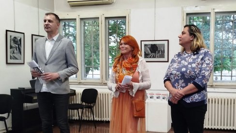 IZLOŽBOM NOVOSAĐANKE SLAĐANE PANTELIĆ: U Paraćinu počeo „Mesec fotografije“ (FOTO) IZLOŽBOM NOVOSAĐANKE SLAĐANE PANTELIĆ: U Paraćinu počeo „Mesec fotografije“ (FOTO)