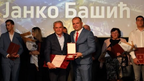 NAJVIŠE UZDARJE ZVORNIKA DR JANKU BAŠIĆU: Lekar velikog znanja i srca