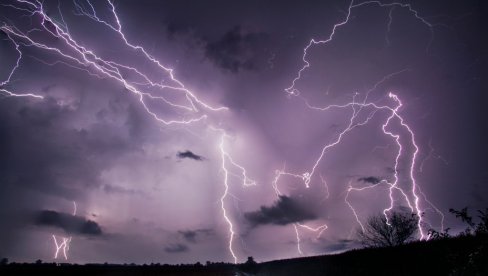 ПОТОП ПРЕТИ КОМШИЛИКУ СРБИЈЕ: Очекује се да падне и до 300 литара кише, могуће разорне поплаве и бујице (ФОТО) ПОТОП ПРЕТИ КОМШИЛИКУ СРБИЈЕ: Очекује се да падне и до 300 литара кише, могуће разорне поплаве и бујице (ФОТО)