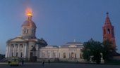 GORI KATEDRALA SVETOG NIKOLE Dron pogodio kupolu tornja, odjeknula snažna eksplozija (VIDEO)