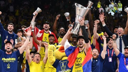 TURCI KLICALI SRBINU! Košarkaše Fenerbahčea u Istanbulu dočekalo više desetina hiljada navijača (VIDEO) TURCI KLICALI SRBINU! Košarkaše Fenerbahčea u Istanbulu dočekalo više desetina hiljada navijača (VIDEO)