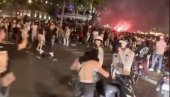 LUDNICA NA ULICAMA GRADA SVETLOSTI: Pariz slavi prvu titulu LUDNICA NA ULICAMA GRADA SVETLOSTI: Pariz slavi prvu titulu