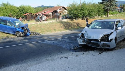ПОВРЕЂЕНЕ ТРИ ОСОБЕ: Саобраћајни удес у Прогорелици на Ибарској магистрали